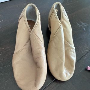 Bloch jazz shoes. Size 11, tan.
